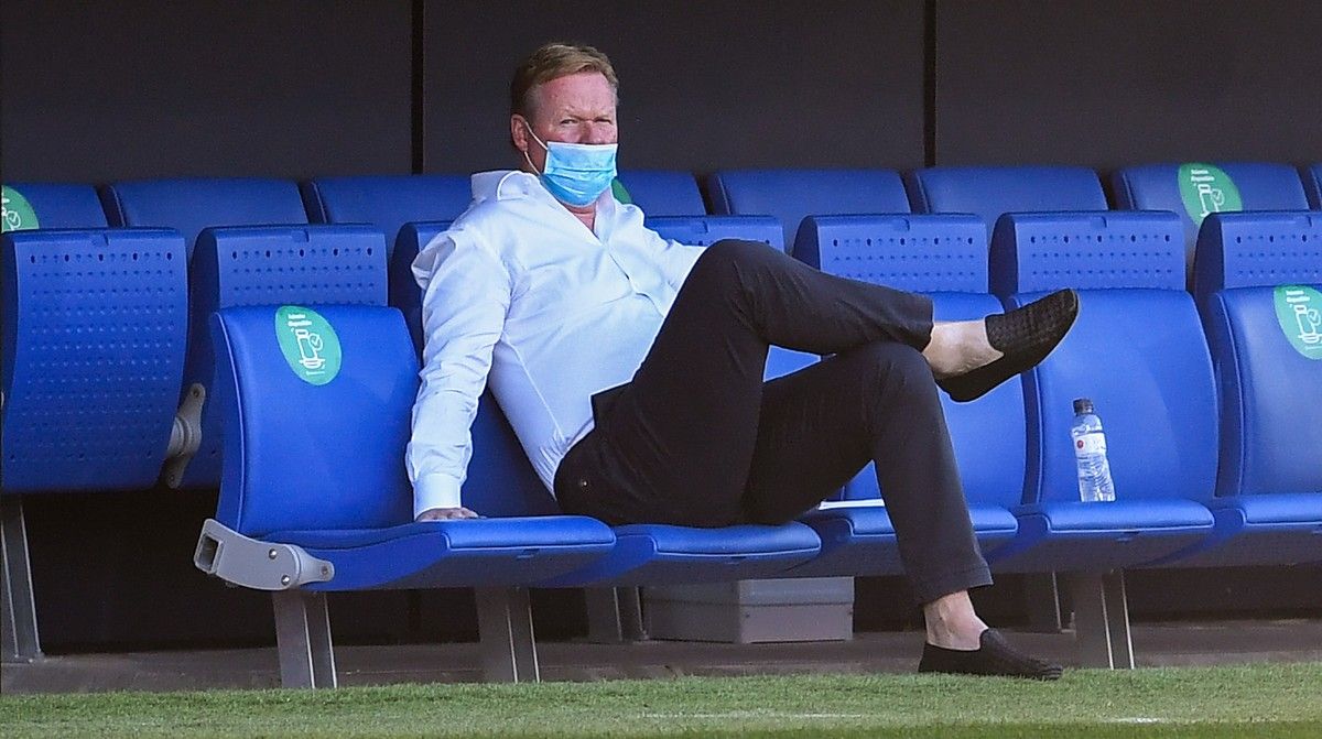Koeman Seated in the bench