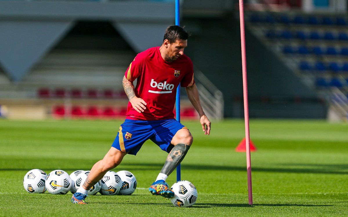 Messi training in the Ciutat Esportiva
