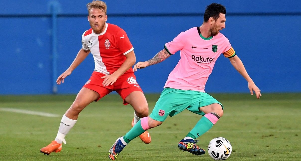 Lionel Messi in front of the Girona