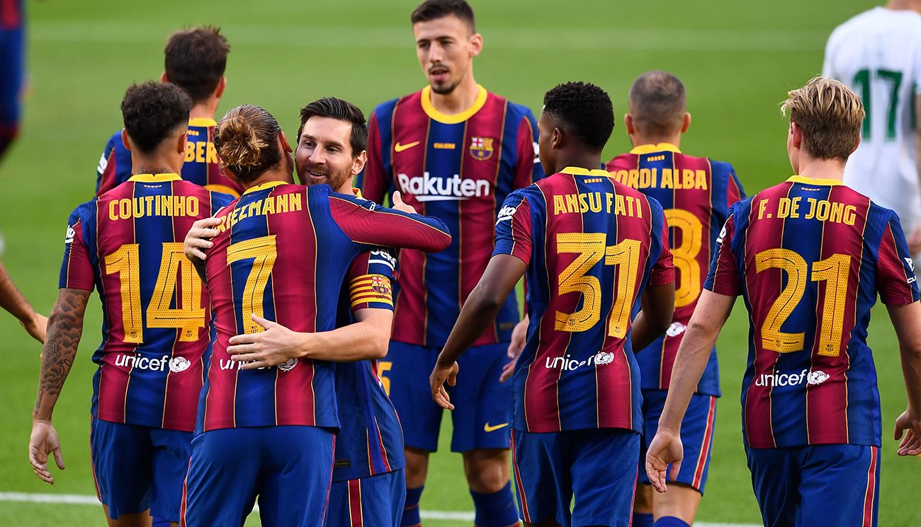 The players of the Barça celebrate a goal of Griezmann