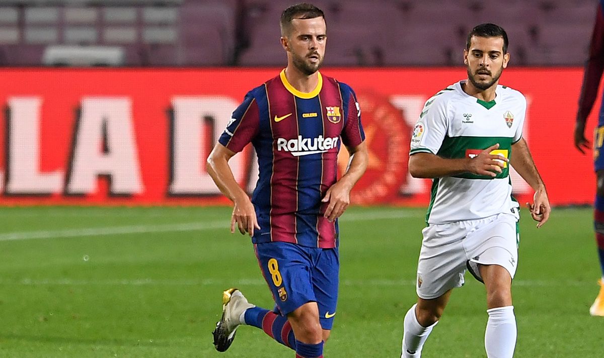 Miralem Pjanic In his debut with the Barça in front of the Elche