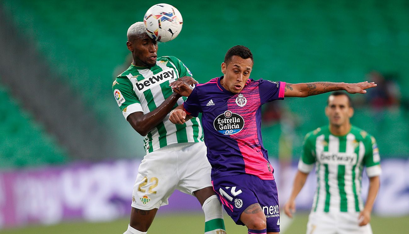 Emerson Royal cabecea ante Orellana en un Betris-Valladolid