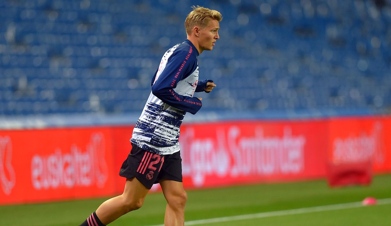 Martin Odegaard jumps to the field of the Real Sociedad