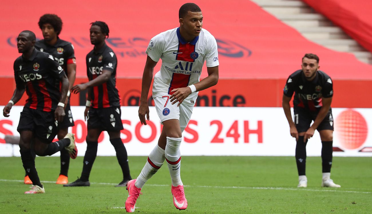 Kylian Mbappé celebra un gol de penalti al Niza