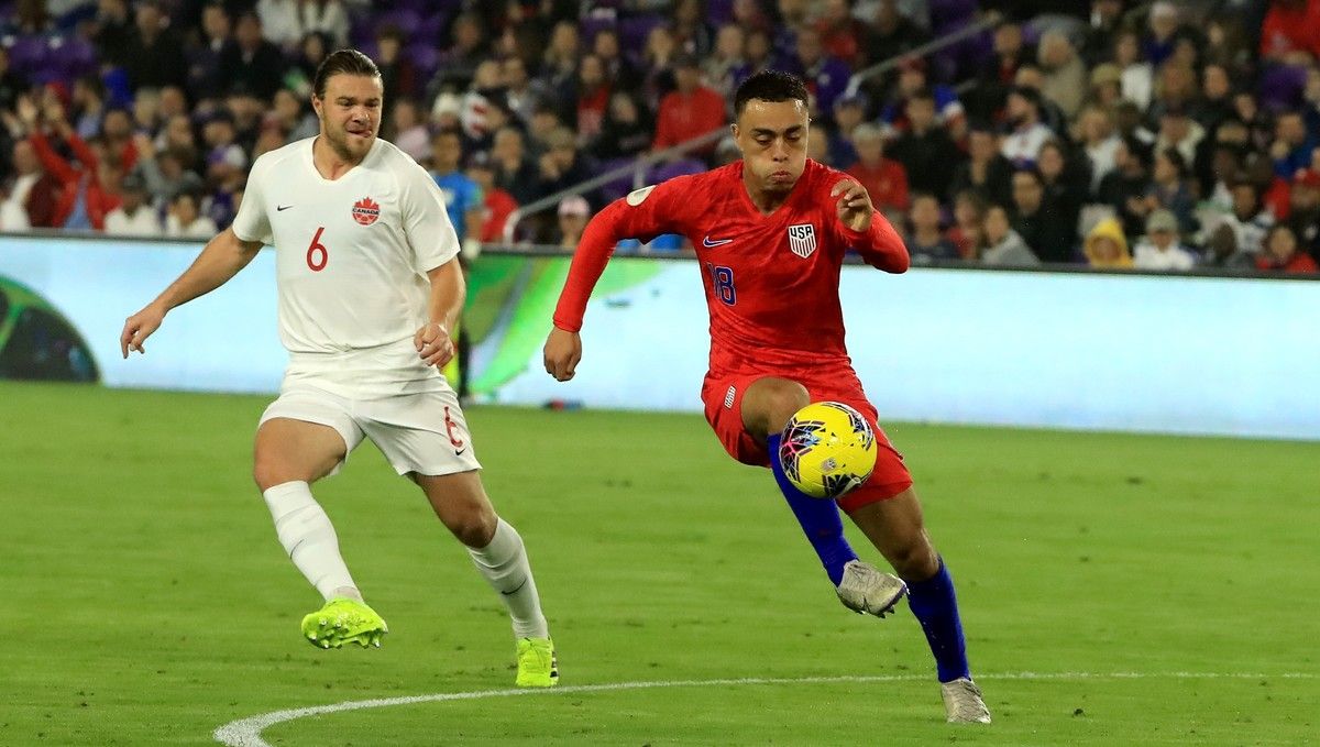 Sergiño Dest con la Selección de EEUU