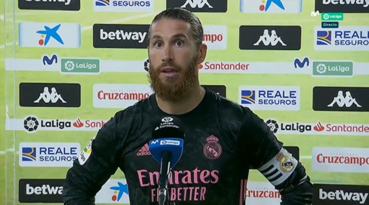 Sergio Bouquets after the meeting in front of the Real Betis