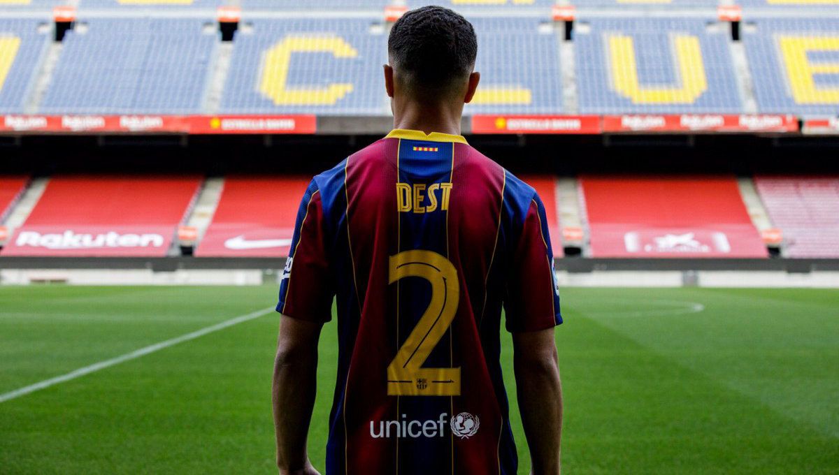 Sergiño Dest ya viste la camiseta blaugrana