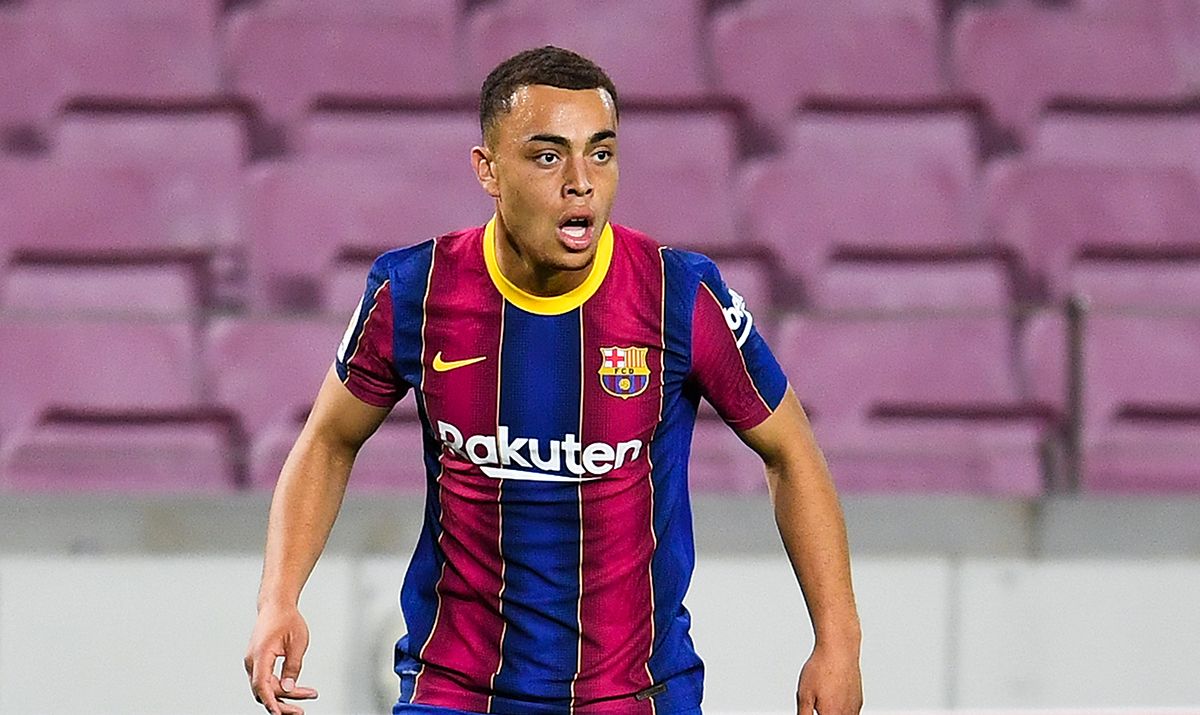 Sergiño Dest, in his première with the FC Barcelona