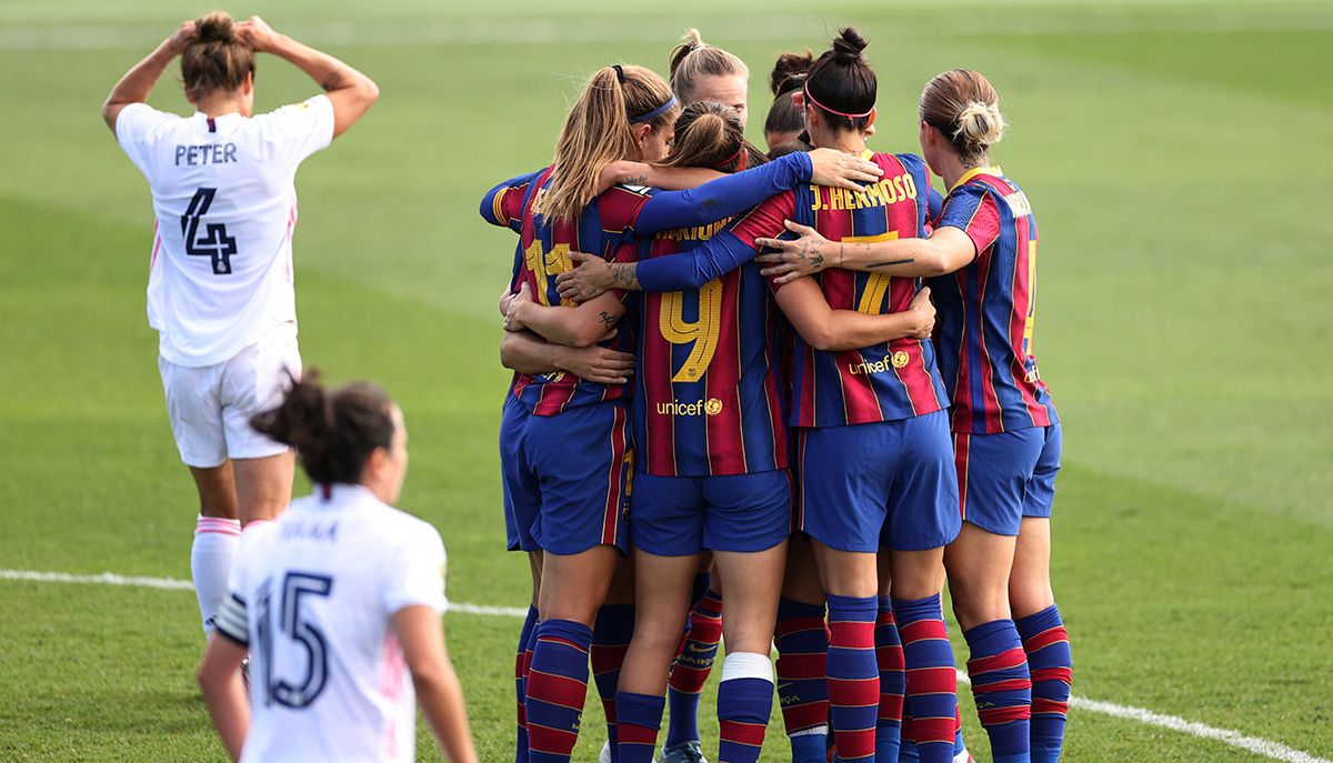 El FC Barcelona, celebrando un gol contra el Real Madrid