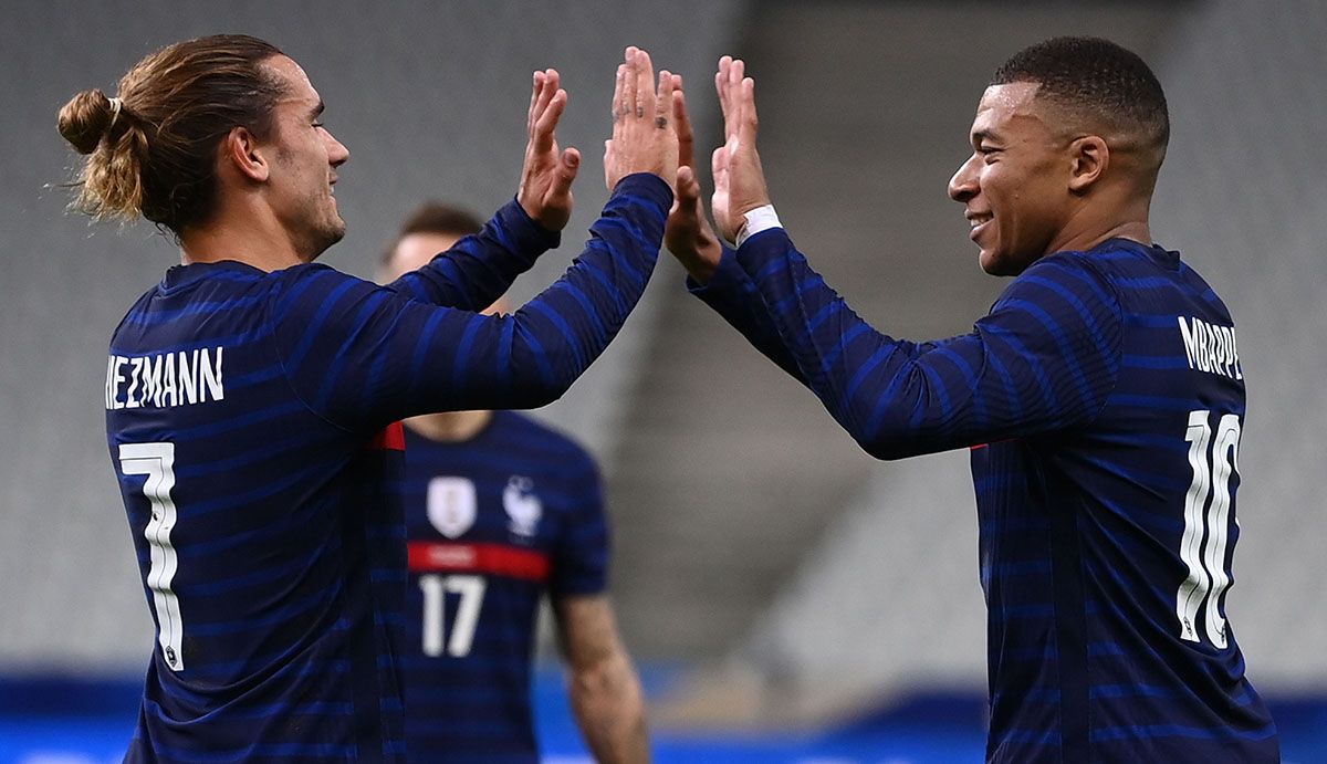 Griezmann y Mbappé celebrando un tanto