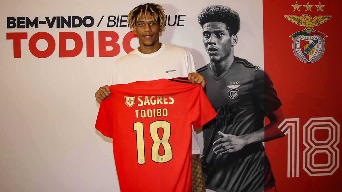 Todibo fue cedido al Benfica por el FC Barcelona