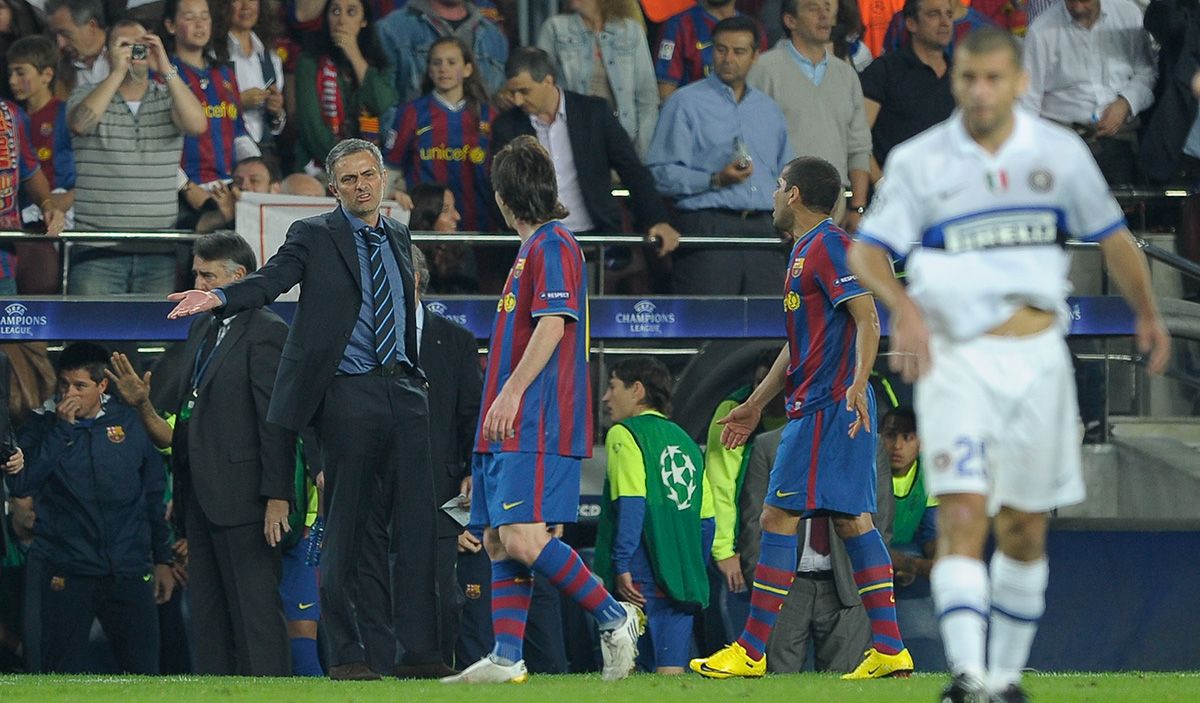 Leo Messi y José Mourinho, durante un Barça-Inter en 2010