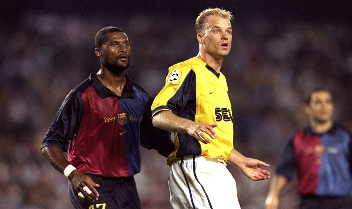 Winston Bogarde, in a defensive action with the FC Barcelona