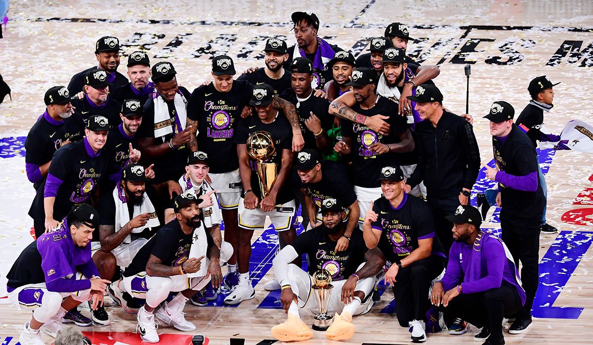 Los Ángeles Lakers, celebrando el anillo de campeones