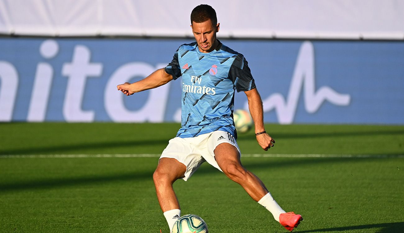 Eden Hazard en un calentamiento con el Madrid