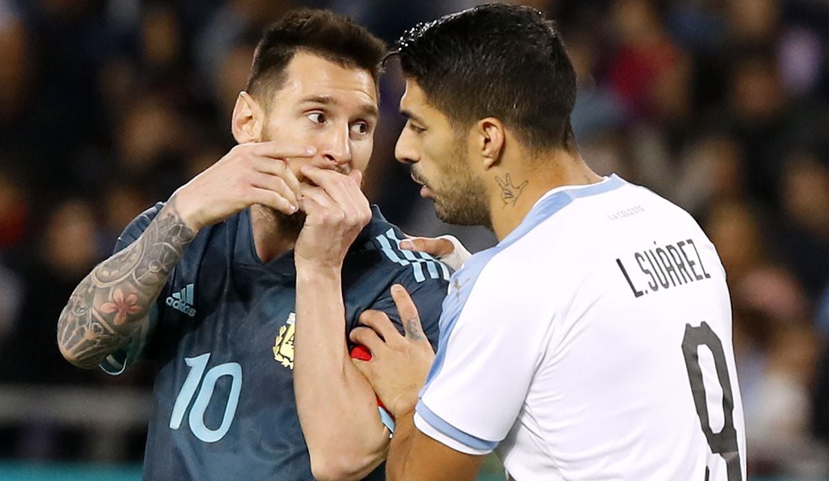 Leo Messi y Luis Suárez, durante un Argentina-Uruguay