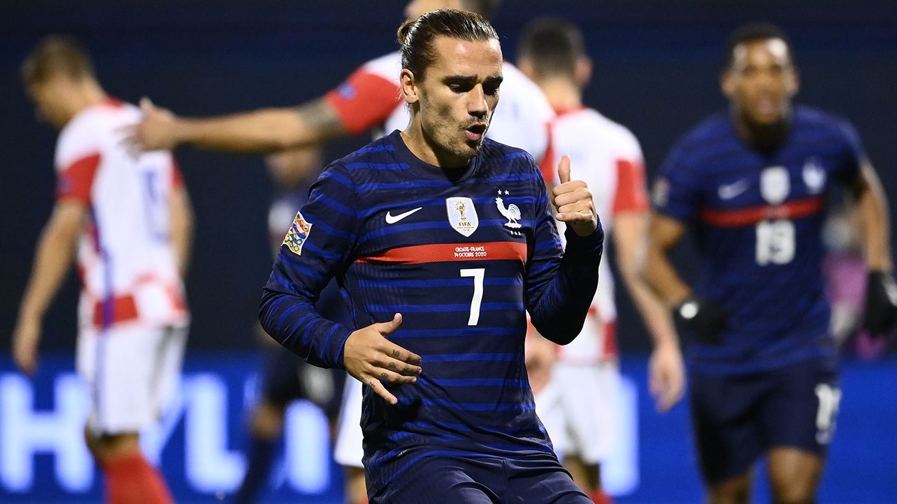 Antoine Griezmann celebrates his goal in front of Croatia