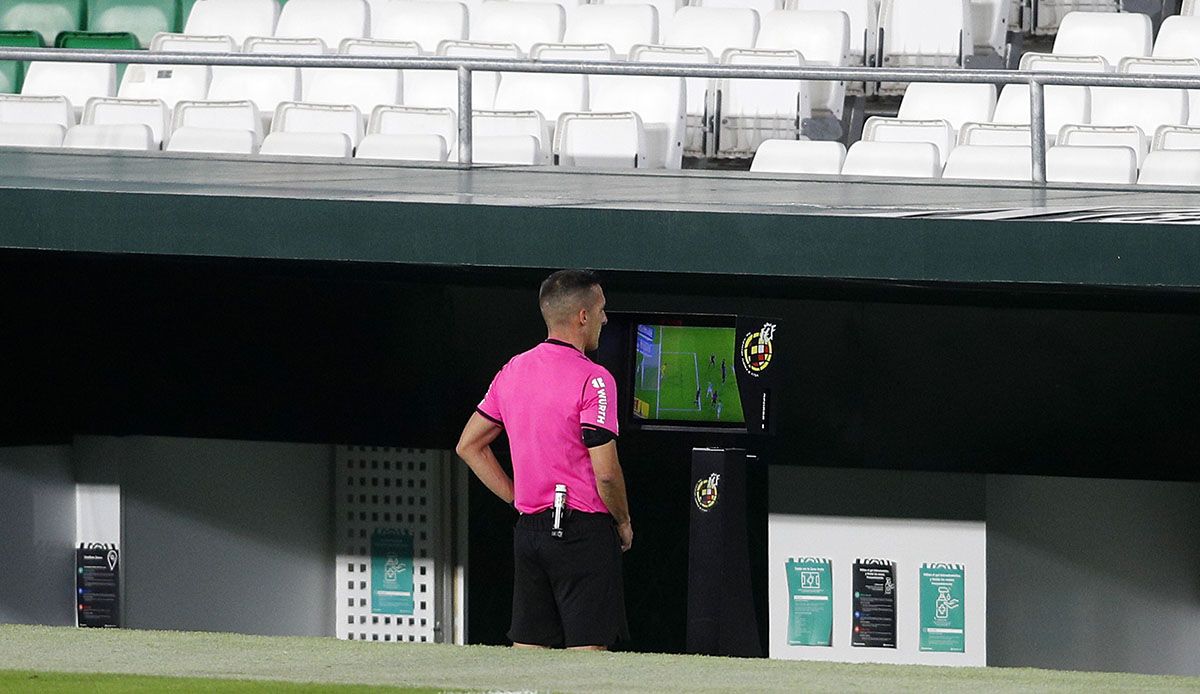 Estrada Fernández approaches to the screen of the VAR