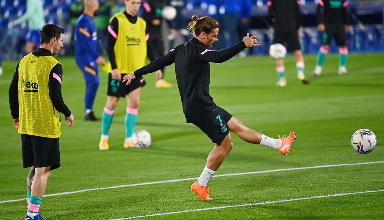 Antoine Griezmann en el calentamiento ante el Getafe