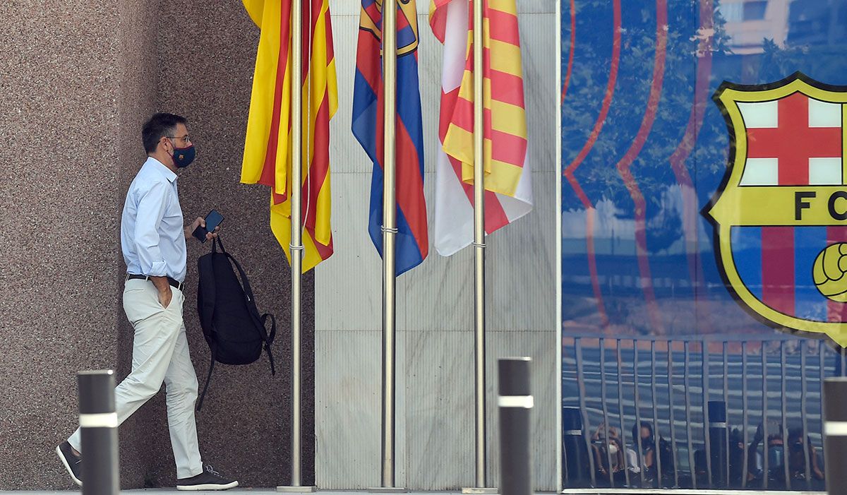 Josep Maria Bartomeu, going to the offices of the FC Barcelona