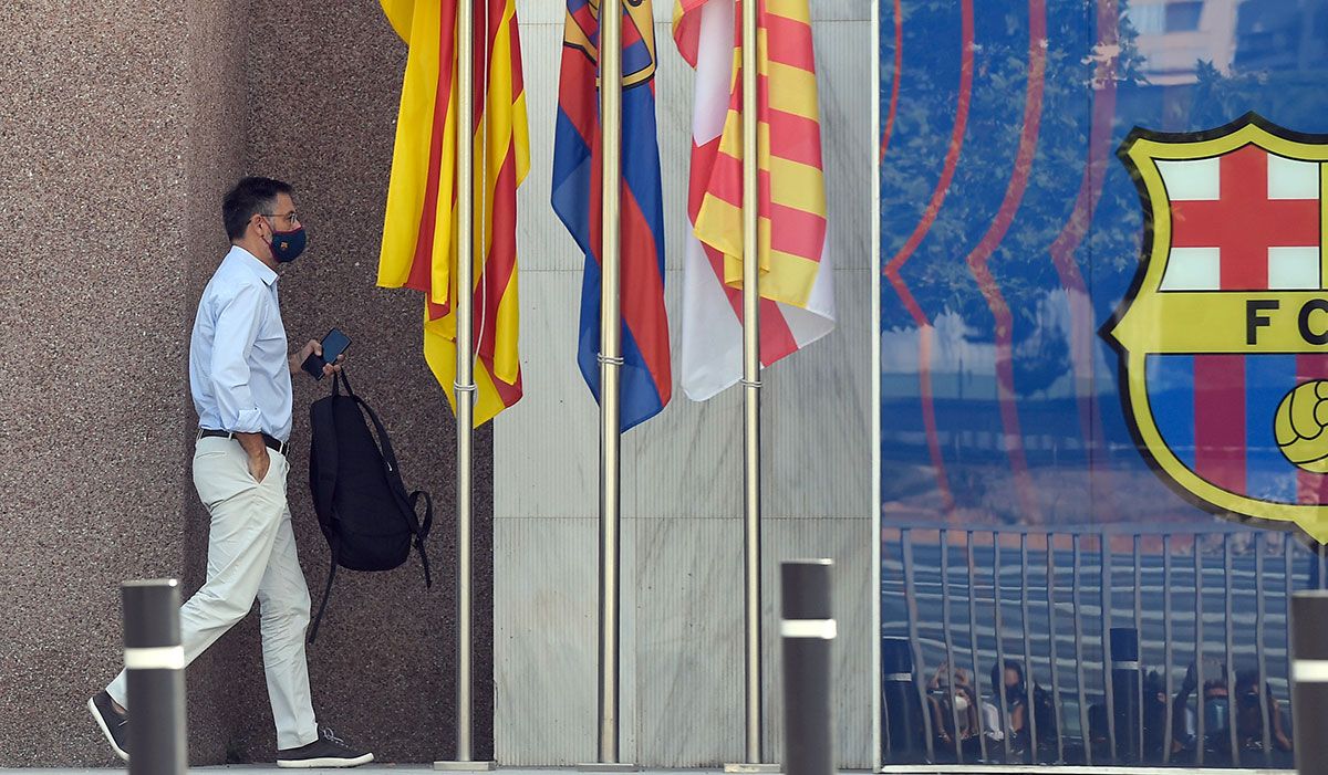 Josep Maria Bartomeu, yendo a las oficinas del FC Barcelona