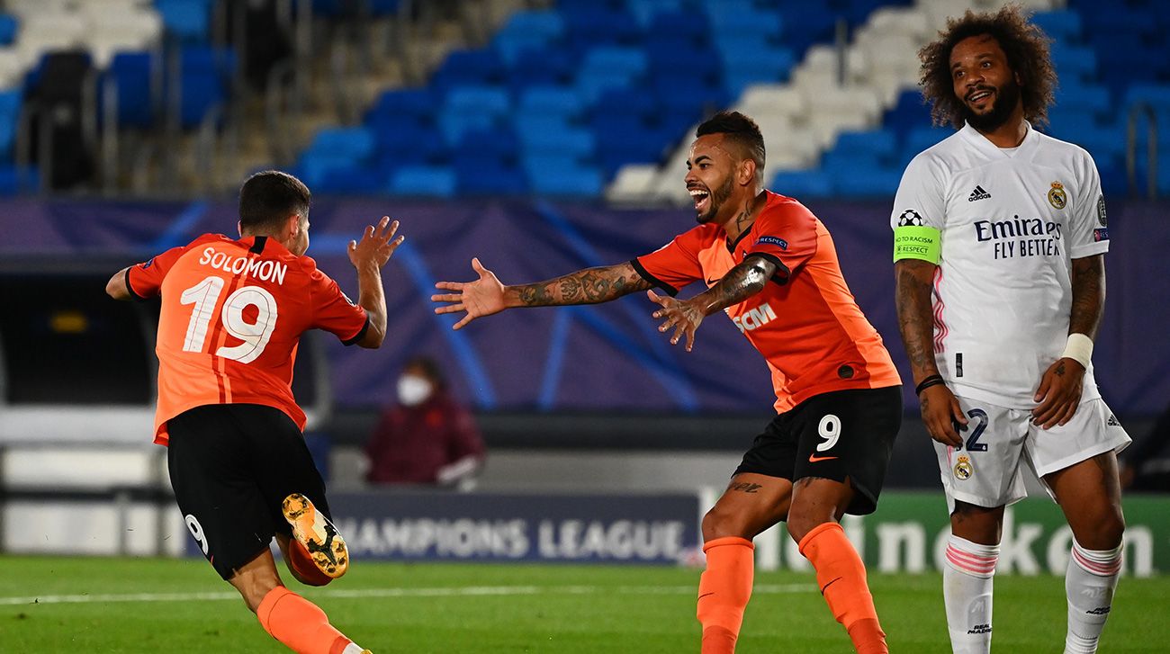 Los jugadores del Shakhtar celebran un gol ante el Madrid