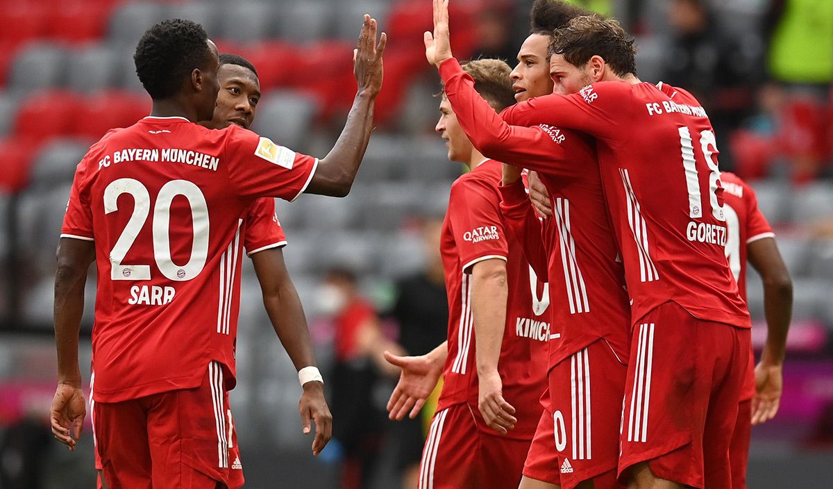 The Bayern Munich, celebrating one of the goals against the Eintracht