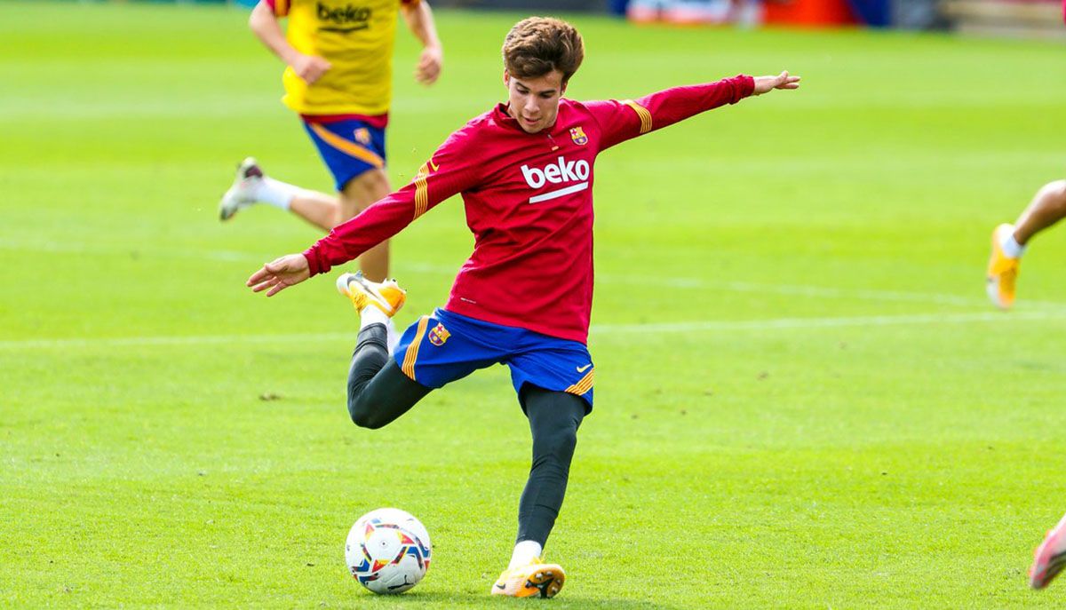 Riqui Puig in a training