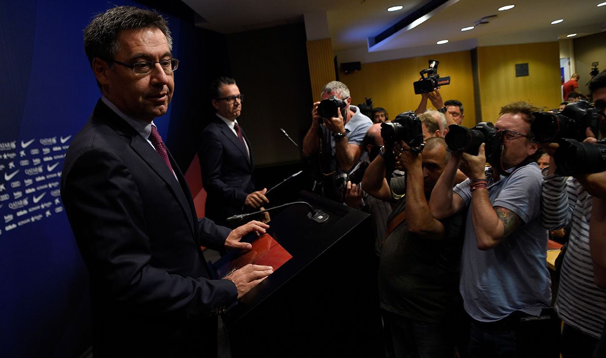 Josep Maria Bartomeu, antes de dar una rueda de prensa con el FC Barcelona