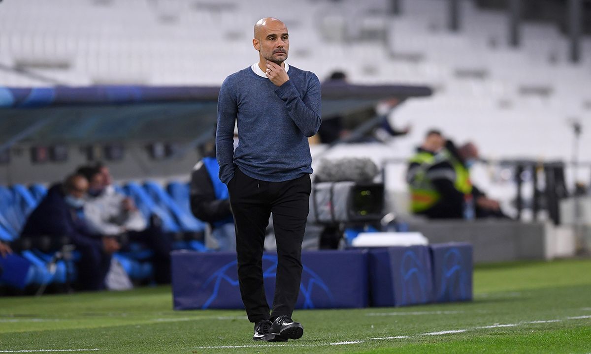 Guardiola, dirigiendo al Manchester City 