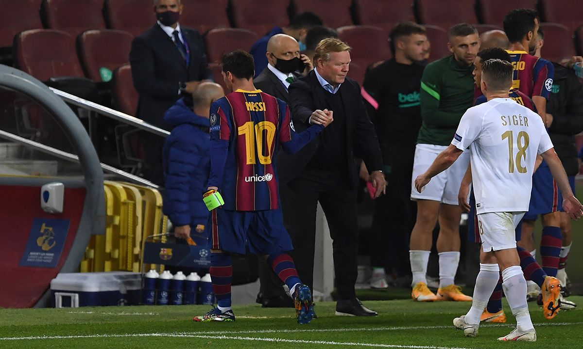 Messi sale del campo tras enfrentar al Ferencvaros