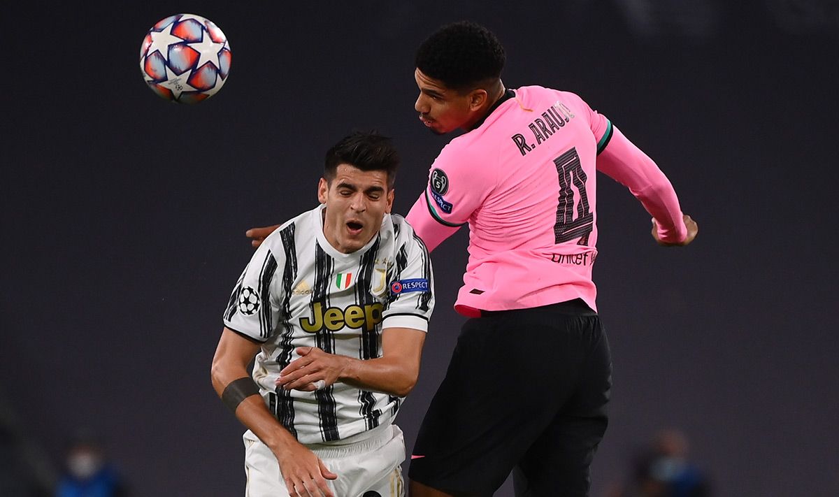 Ronald Araújo, snatching a ball to Álvaro Morata