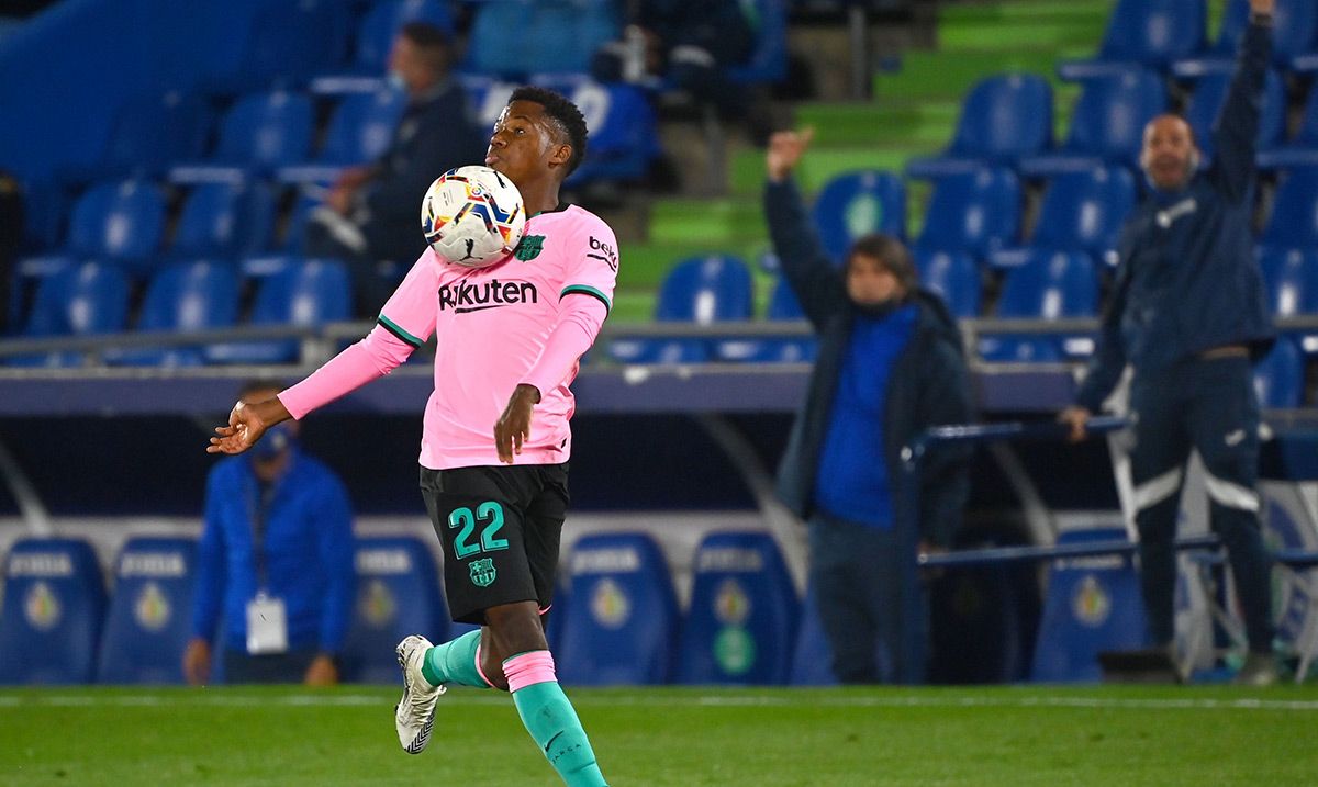 Ansu Fati, controlling a ball during a match with the FC Barcelona