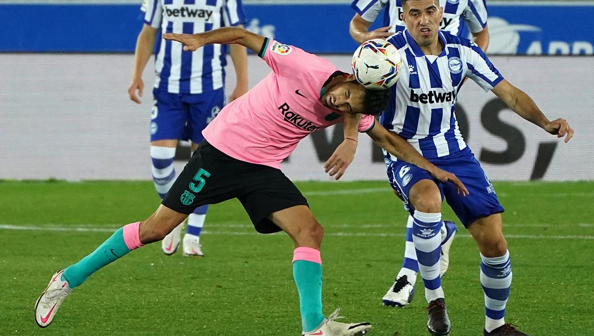 Sergio Busquets en un lance de juego contra el Alavés