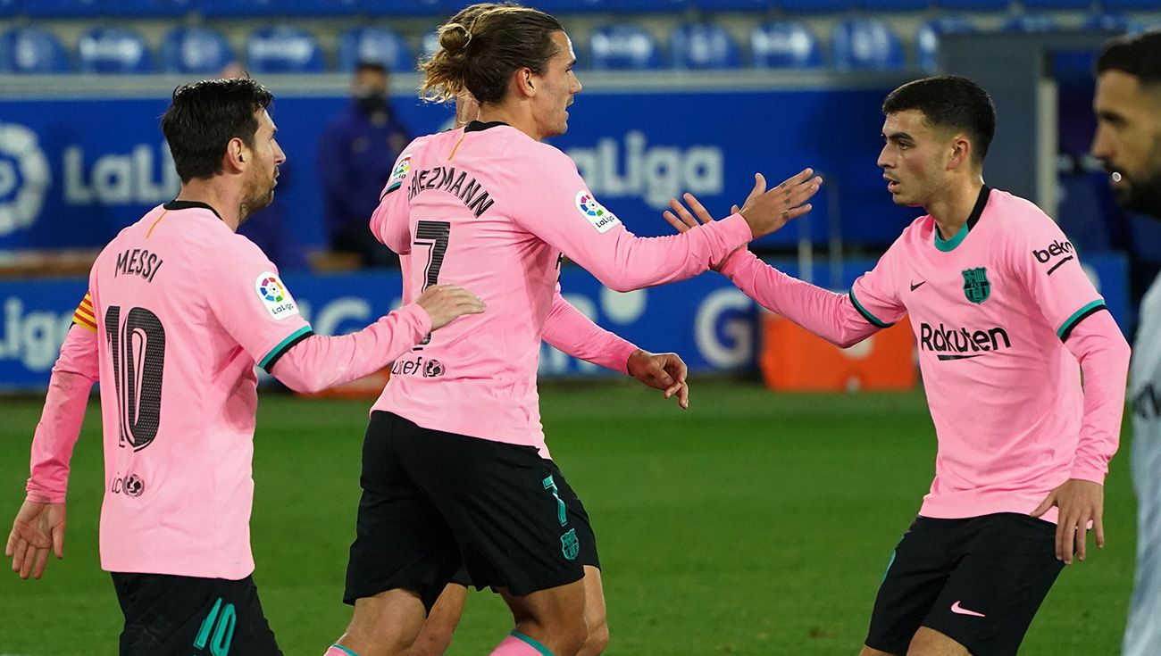 Griezmann, Messi and Pedri celebrate the goal of the French