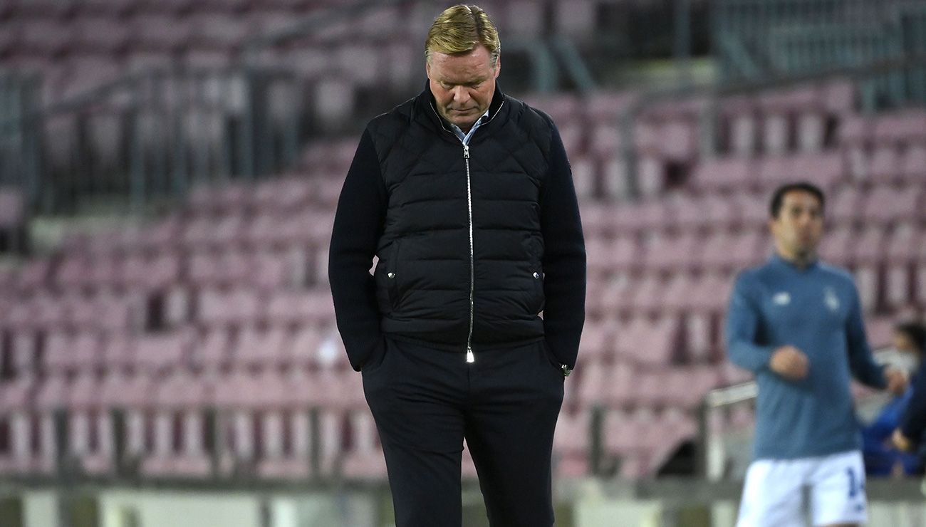 Ronald Koeman, pensativo contra el Dynamo de Kiev