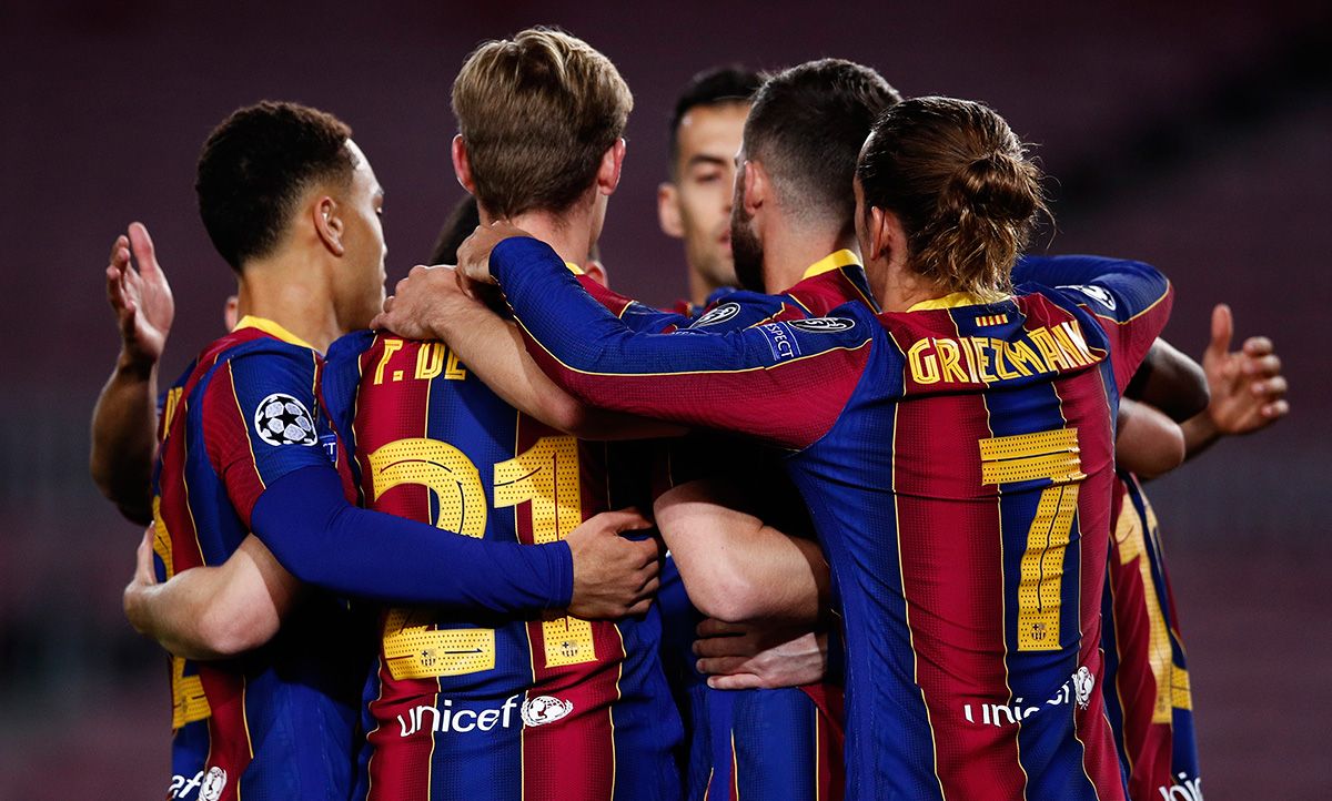 The FC Barcelona, celebrating one of the goals against the Dynamo of Kiev