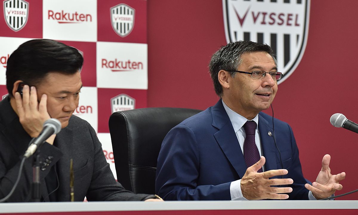 Bartomeu, en rueda de prensa con un representante de Rakuten