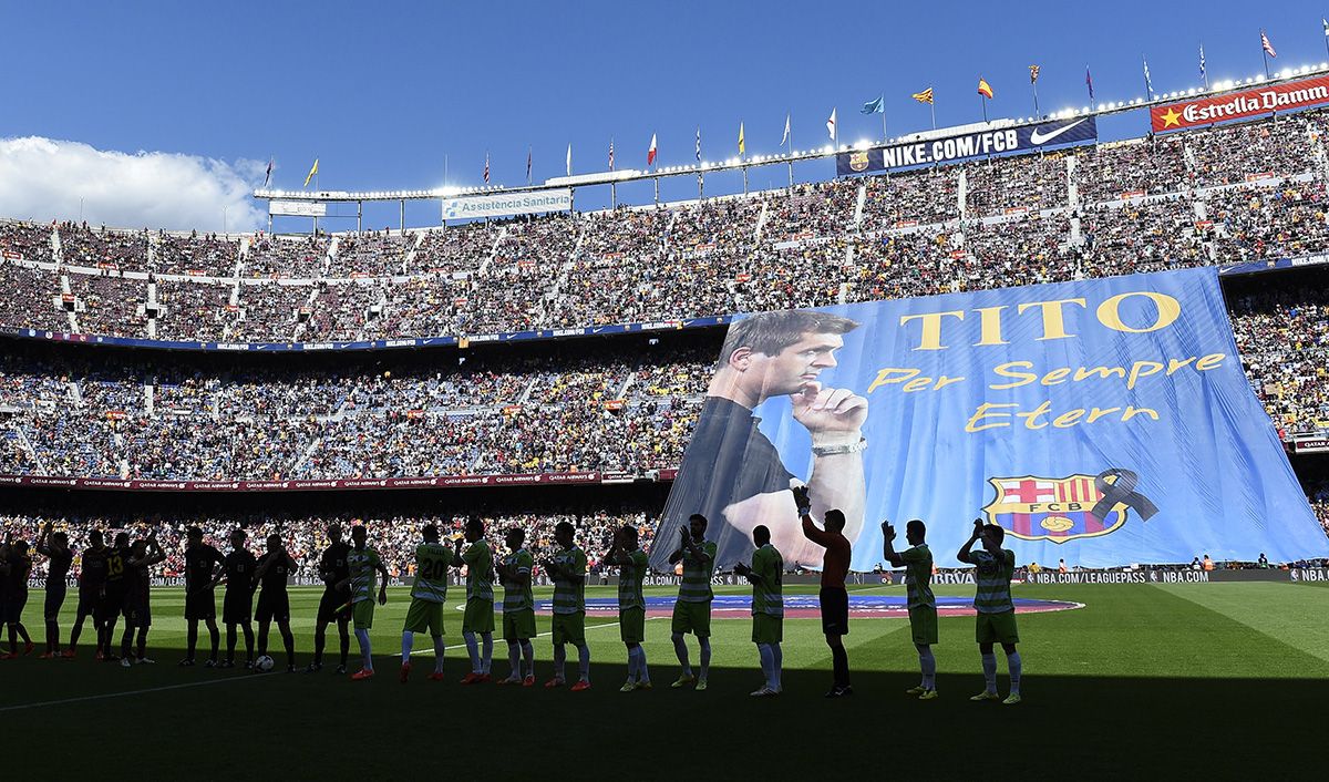 El Camp Nou, homenajeando a Tito Vilanova días después de su muerte