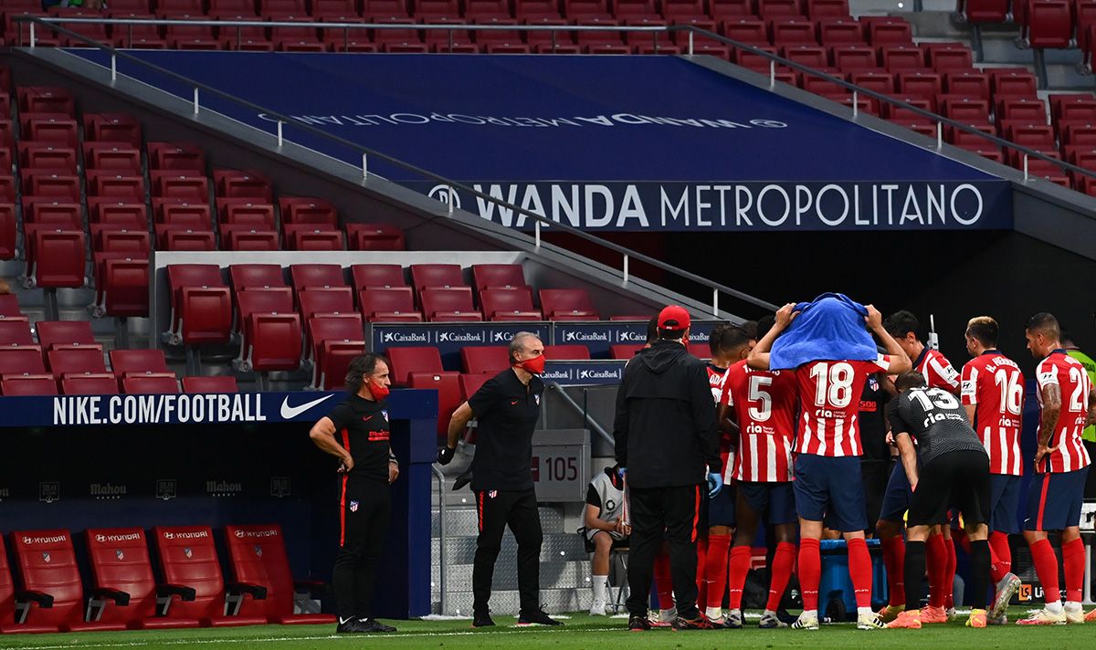 El Atlético de Madrid, escuchando una charla de Simeone en el Wanda Metropolitano