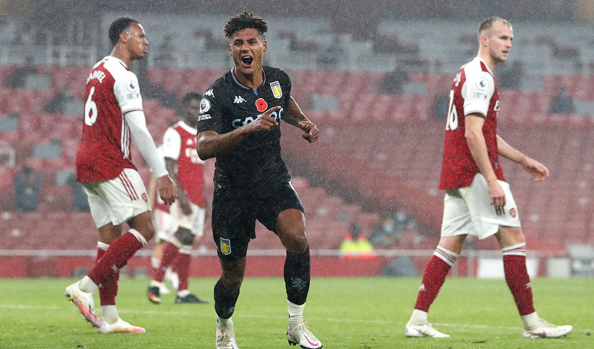 The Aston Villa, celebrating one of the goals against the Arsenal