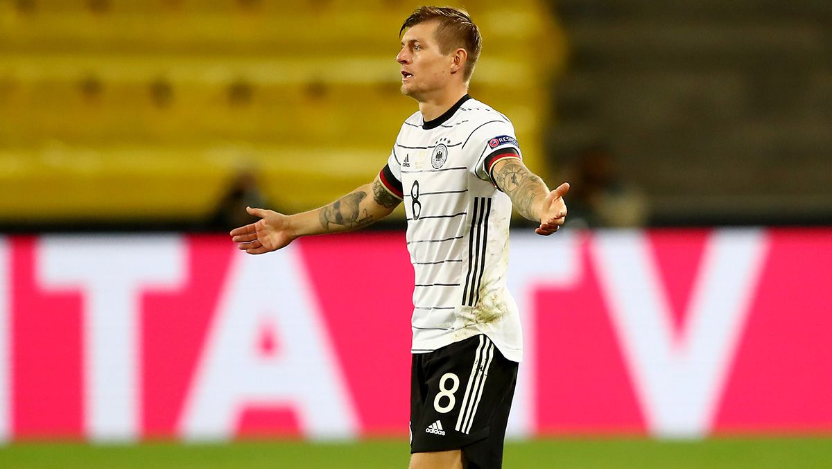 Toni Kroos complains of an action with Germany