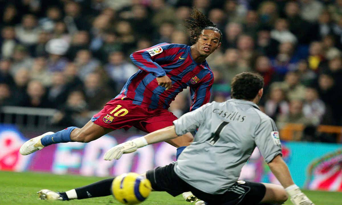 Ronaldinho, marking one of his goals to the Real Madrid