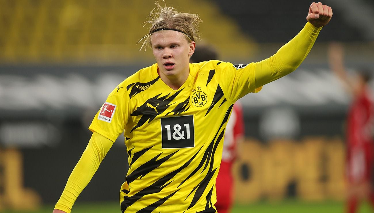 Erling Haaland celebra un gol con el Dortmund