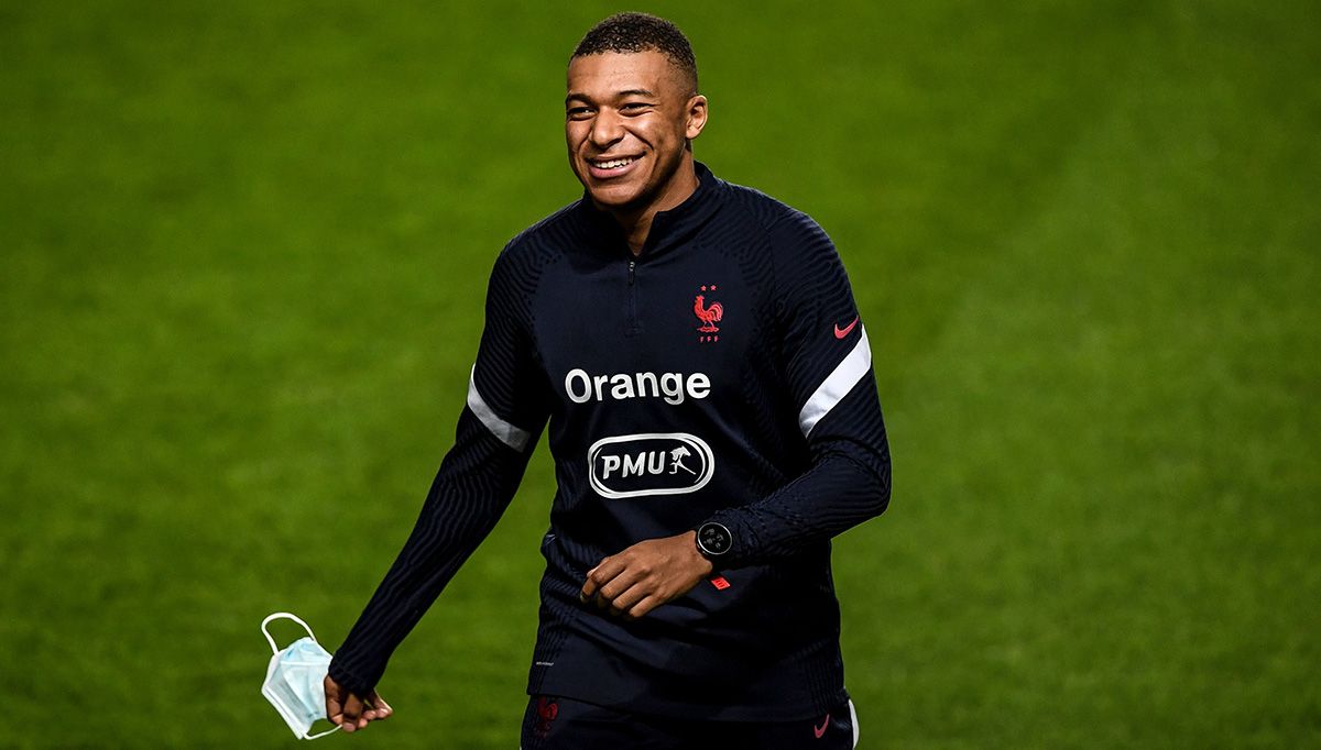 Kylian Mbappé Smiling in a training of France