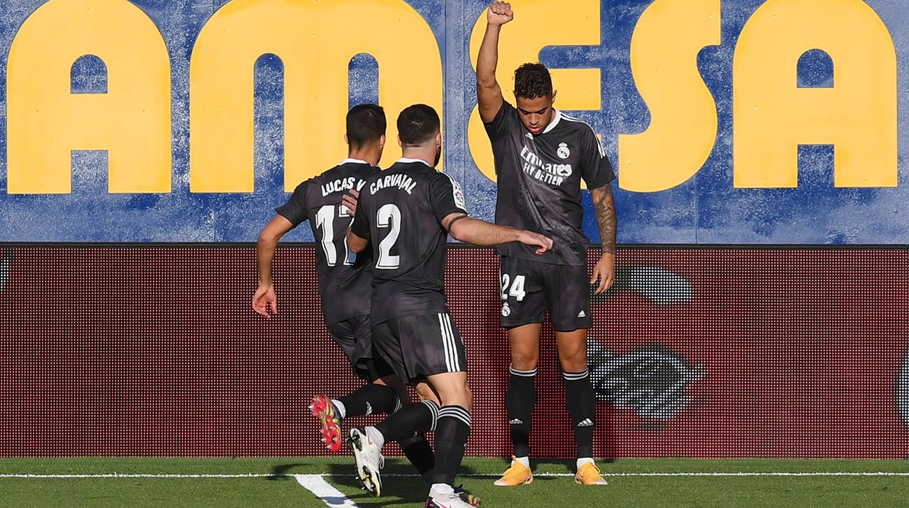 Mariano Díaz celebrating his goal in front of the Villarreal