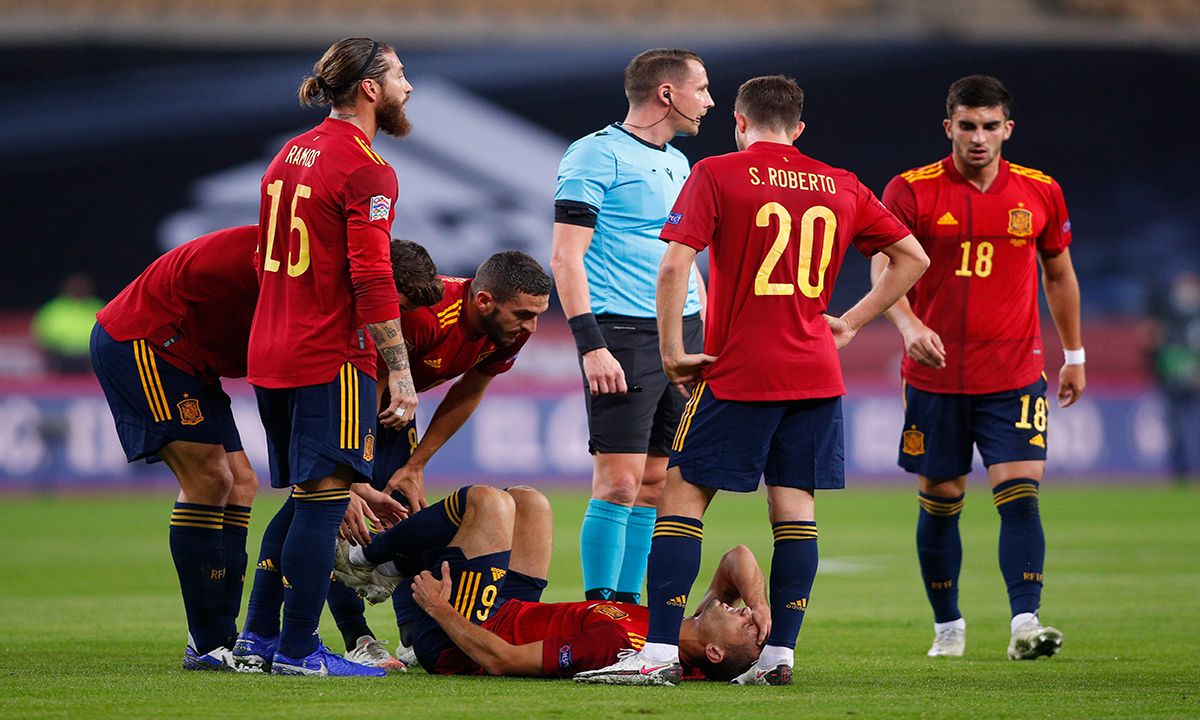 Sergio Canales gets injuried in a match with Spain