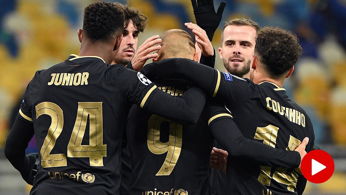 The FC Barcelona, celebrating one of the goals against the Dynamo