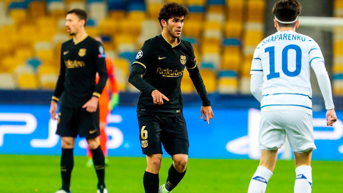 Carles Aleñá in the party in front of the Dynamo of Kiev