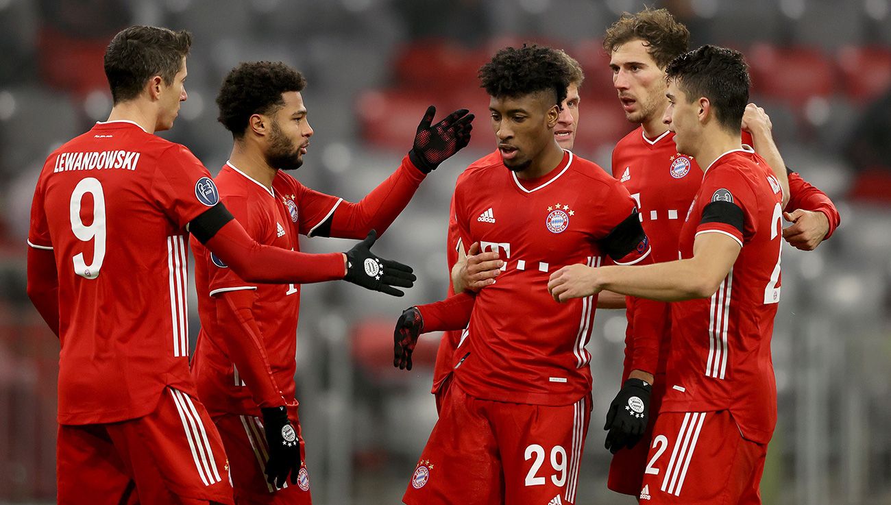 The players of the Bayern celebrate a goal